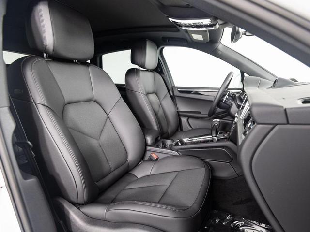 Photo of 2025 White Porsche Macan