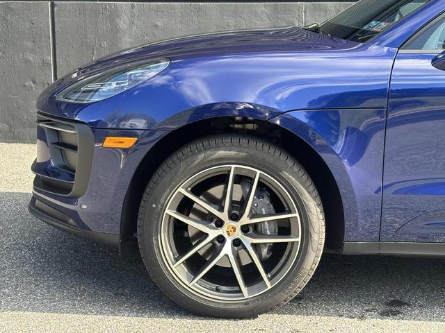 Photo of 2025 Gentian Blue Metallic Porsche Macan