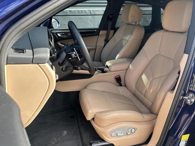 Photo of 2025 Gentian Blue Metallic Porsche Macan