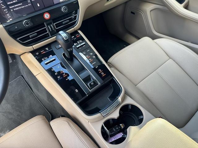 Photo of 2025 Gentian Blue Metallic Porsche Macan