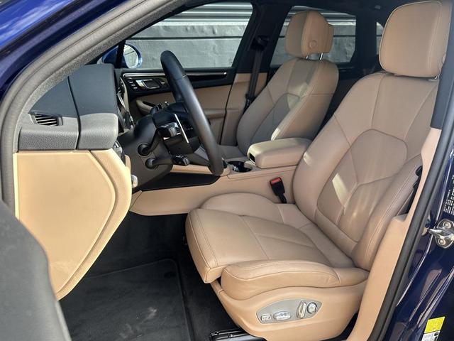 Photo of 2025 Gentian Blue Metallic Porsche Macan