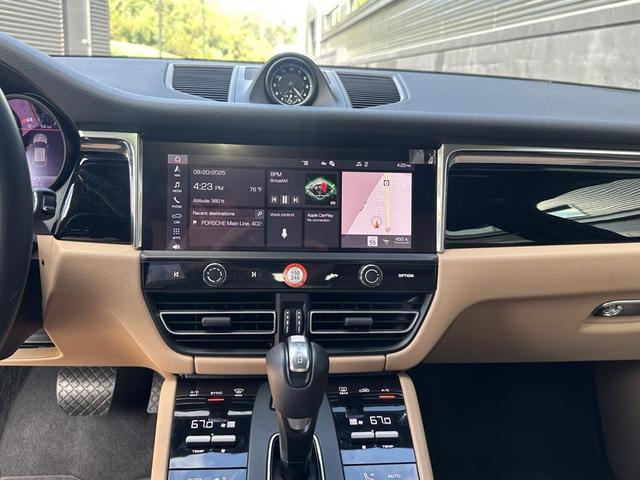 Photo of 2025 Gentian Blue Metallic Porsche Macan