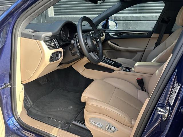 Photo of 2025 Gentian Blue Metallic Porsche Macan