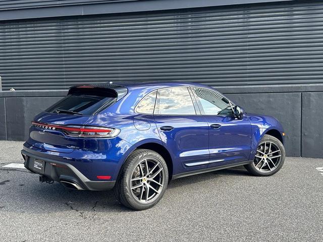 Photo of 2025 Gentian Blue Metallic Porsche Macan