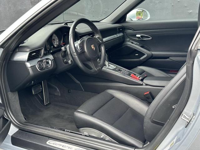 Photo of 2014 Rhodium Silver Metallic Porsche 911