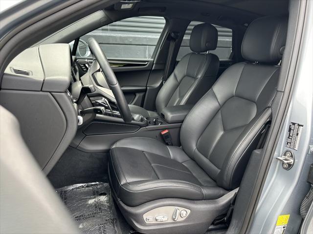 Photo of 2024 Dolomite Silver Metallic Porsche Macan