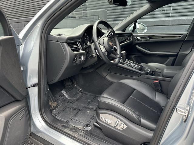 Photo of 2024 Dolomite Silver Metallic Porsche Macan