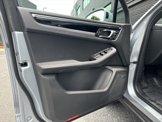 Photo of 2024 Dolomite Silver Metallic Porsche Macan