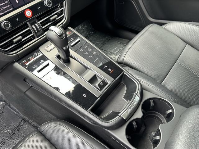 Photo of 2024 Dolomite Silver Metallic Porsche Macan
