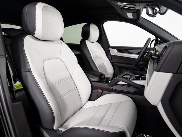 Photo of 2025 Chromite Black Metallic Porsche Cayenne