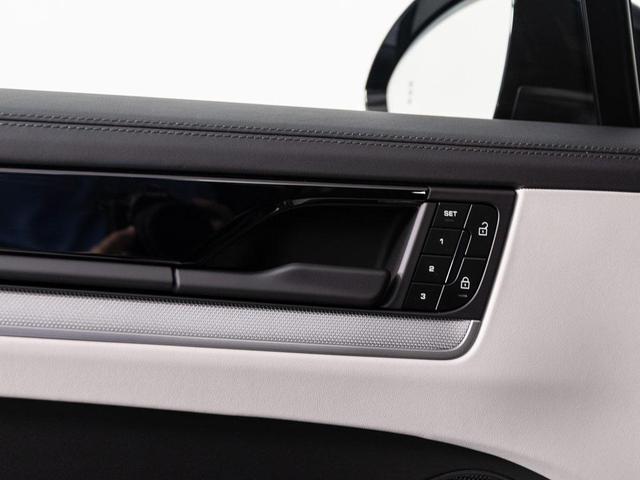 Photo of 2025 Chromite Black Metallic Porsche Cayenne