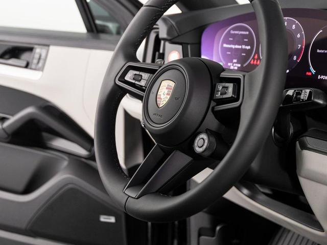 Photo of 2025 Chromite Black Metallic Porsche Cayenne