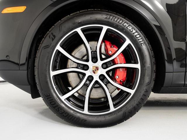 Photo of 2025 Chromite Black Metallic Porsche Cayenne