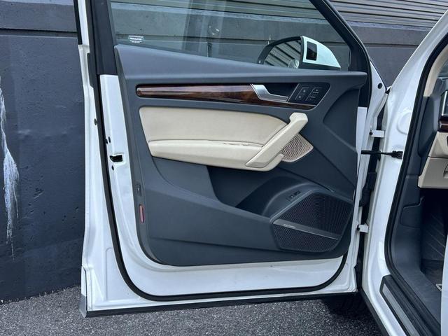 Photo of 2018 Ibis White Audi Q5