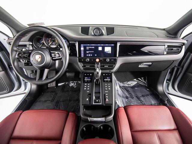 Photo of 2025 Dolomite Silver Metallic Porsche Macan