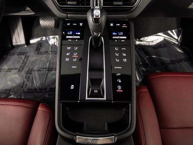 Photo of 2025 Dolomite Silver Metallic Porsche Macan