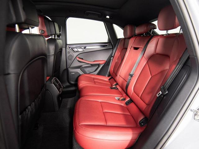 Photo of 2025 Dolomite Silver Metallic Porsche Macan