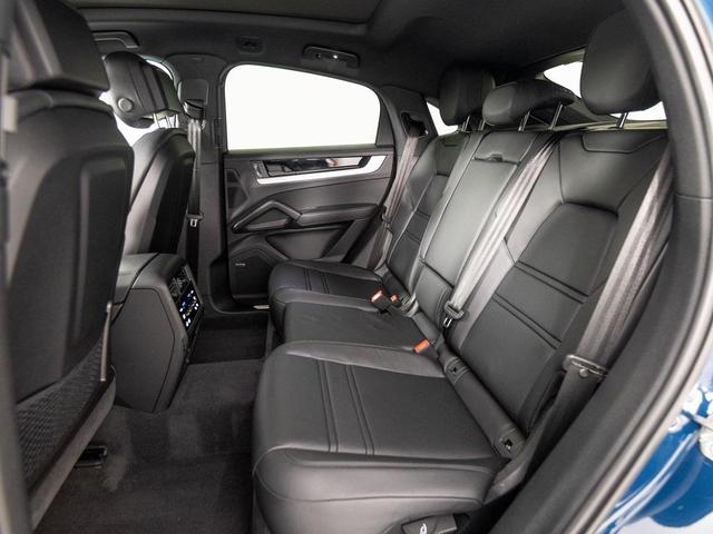 Photo of 2024 Montego Blue Metallic Porsche Cayenne