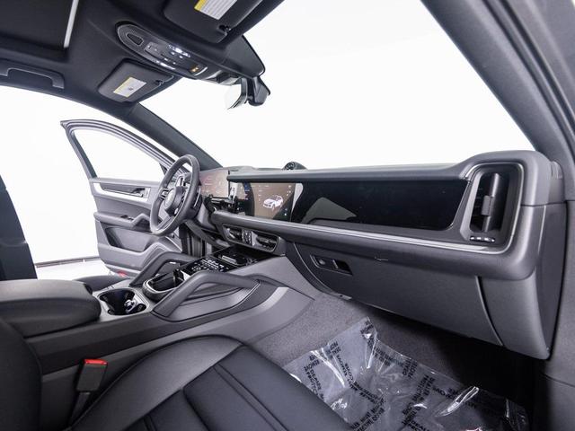 Photo of 2025 Quartzite Grey Metallic Porsche Cayenne