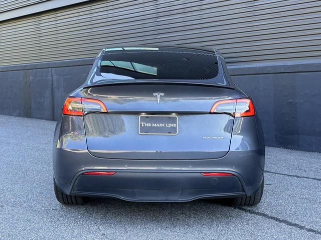 Photo of 2023 Midnight Silver Metallic Tesla Model Y