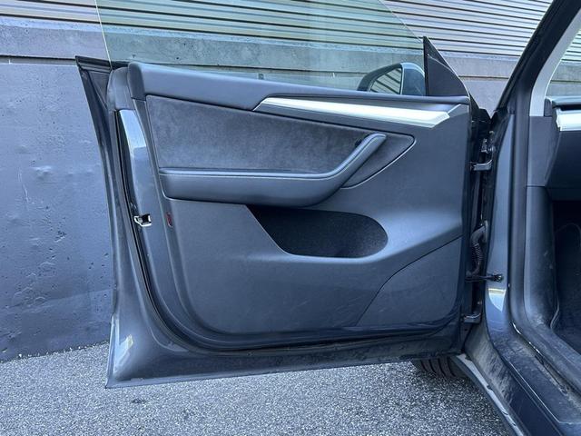 Photo of 2023 Midnight Silver Metallic Tesla Model Y