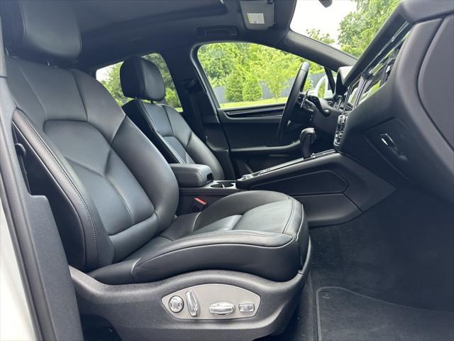 Photo of 2025 White Porsche Macan