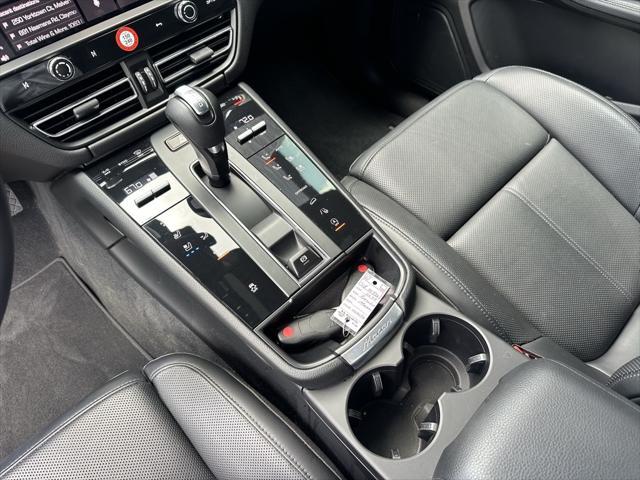 Photo of 2025 White Porsche Macan