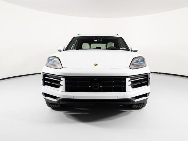 Photo of 2025 Carrara White Metallic Porsche Cayenne