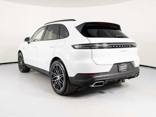 Photo of 2025 Carrara White Metallic Porsche Cayenne