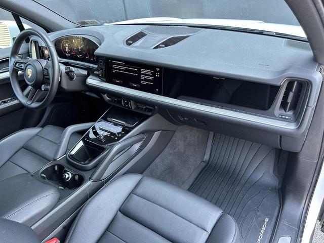Photo of 2025 White Porsche Cayenne