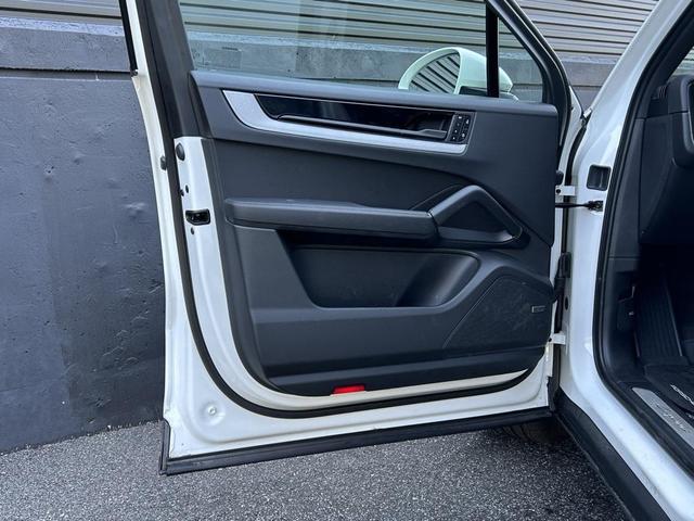 Photo of 2025 White Porsche Cayenne