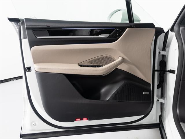 Photo of 2024 White Porsche Macan