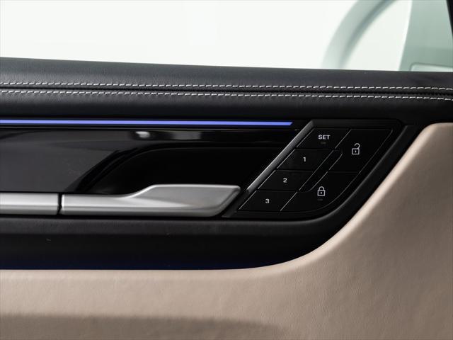 Photo of 2024 White Porsche Macan