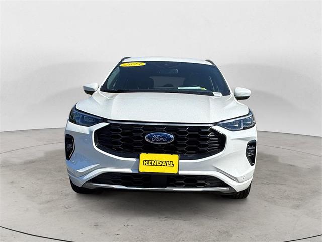 Photo of 2023 Star White Metallic Tri-Coat Ford Escape