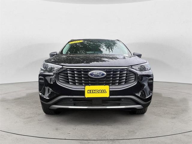 Photo of 2025 Agate Black Metallic Ford Escape