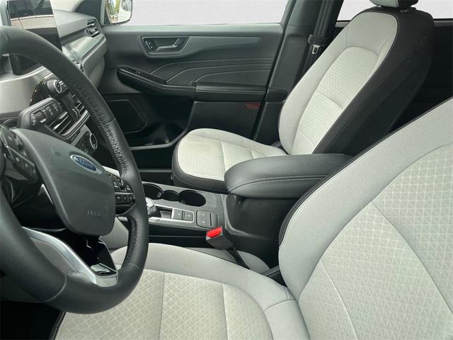 Photo of 2025 Agate Black Metallic Ford Escape