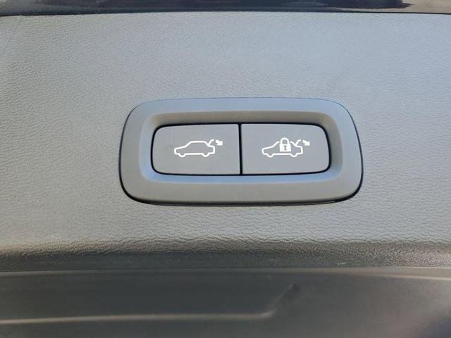 Photo of 2025 Black Volvo XC40