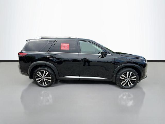 Photo of 2023 Black Nissan Pathfinder
