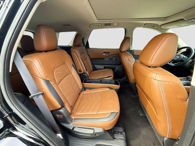 Photo of 2023 Black Nissan Pathfinder
