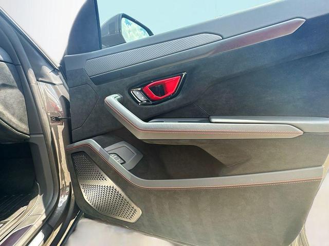 Photo of 2024 Gray Lamborghini Urus