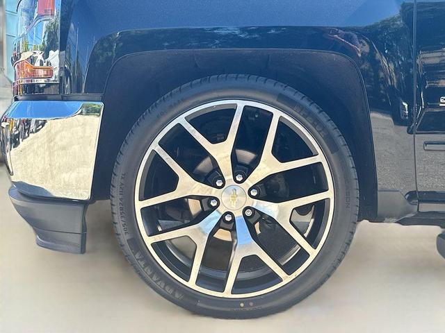 Photo of 2018 Black Chevrolet Silverado 1500