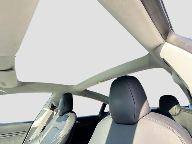 Photo of 2018 Blue Tesla Model 3