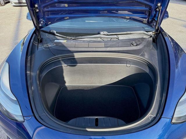 Photo of 2018 Blue Tesla Model 3
