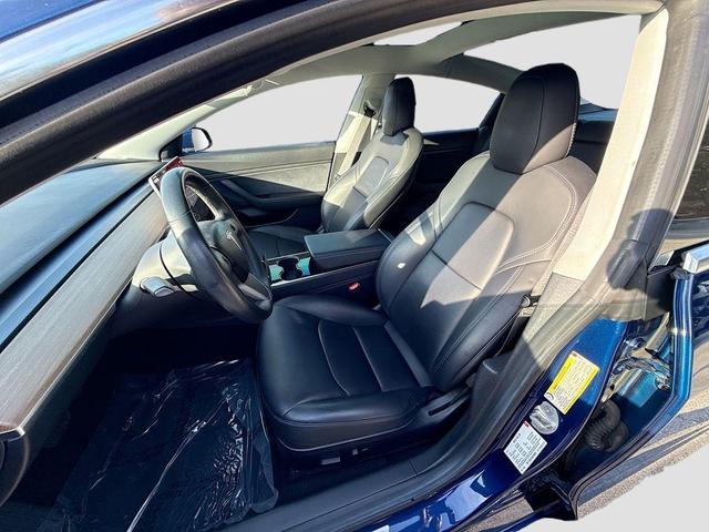 Photo of 2018 Blue Tesla Model 3