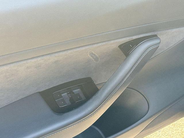 Photo of 2018 Blue Tesla Model 3