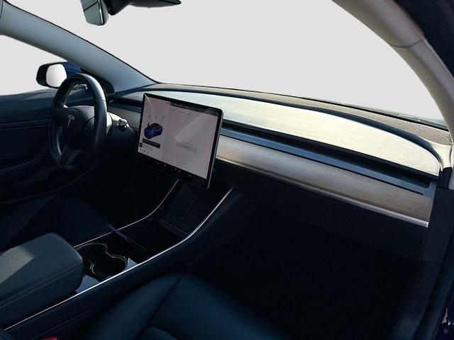 Photo of 2018 Blue Tesla Model 3