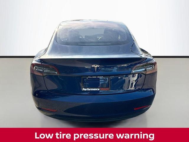 Photo of 2018 Blue Tesla Model 3