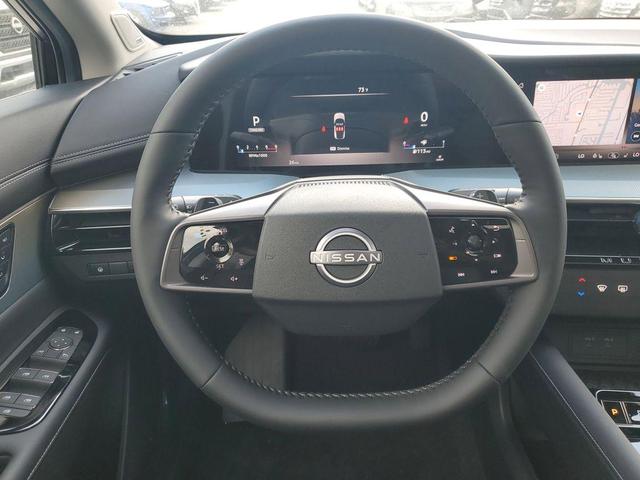 Photo of 2025 White / Black Nissan Murano