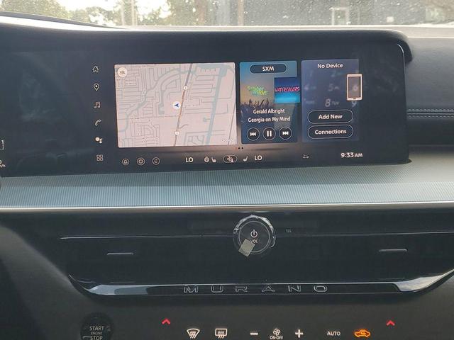 Photo of 2025 White / Black Nissan Murano