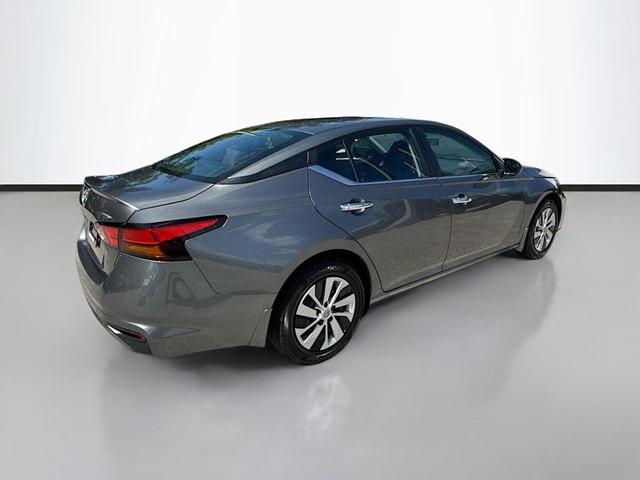 Photo of 2024 Gun Metallic Nissan Altima